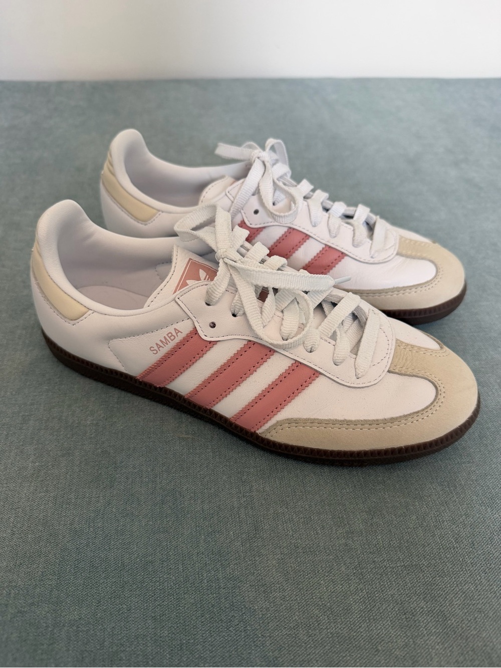 Women’s Adidas Sambas size 8